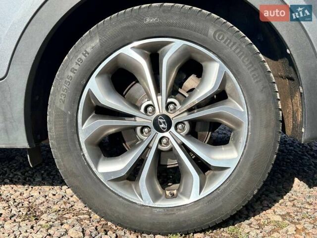 Серый Хендай Санта Фе, объемом двигателя 2 л и пробегом 129 тыс. км за 19000 $, фото 40 на Automoto.ua