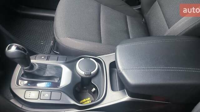 Серый Хендай Санта Фе, объемом двигателя 2.2 л и пробегом 127 тыс. км за 18000 $, фото 9 на Automoto.ua