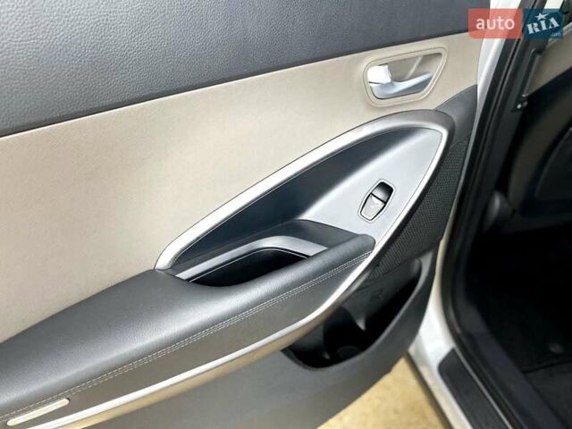 Серый Хендай Санта Фе, объемом двигателя 2 л и пробегом 130 тыс. км за 14700 $, фото 45 на Automoto.ua