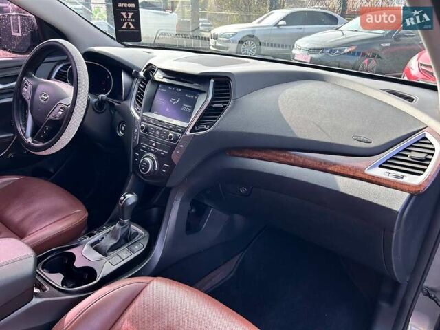 Серый Хендай Санта Фе, объемом двигателя 2 л и пробегом 129 тыс. км за 19000 $, фото 38 на Automoto.ua