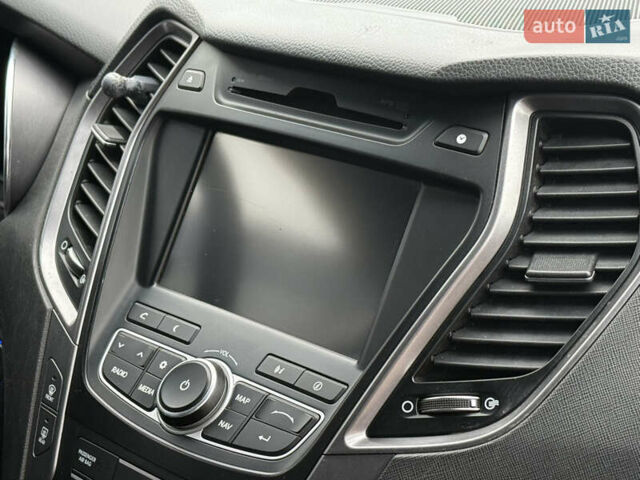 Сірий Хендай Санта Фе, об'ємом двигуна 2.2 л та пробігом 185 тис. км за 17750 $, фото 48 на Automoto.ua