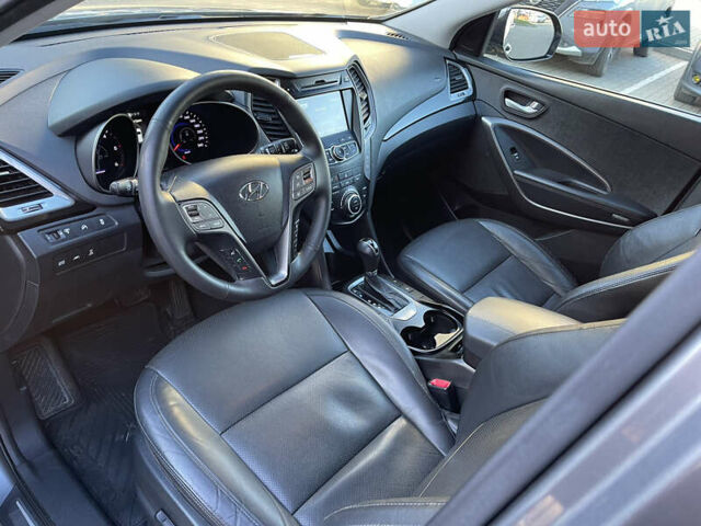 Серый Хендай Санта Фе, объемом двигателя 2.2 л и пробегом 203 тыс. км за 16500 $, фото 8 на Automoto.ua