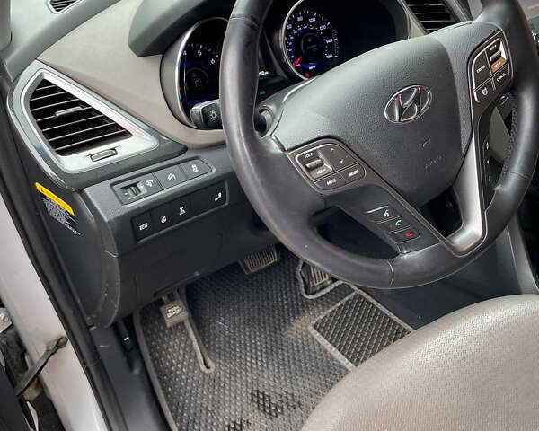 Серый Хендай Санта Фе, объемом двигателя 2.36 л и пробегом 113 тыс. км за 17000 $, фото 6 на Automoto.ua