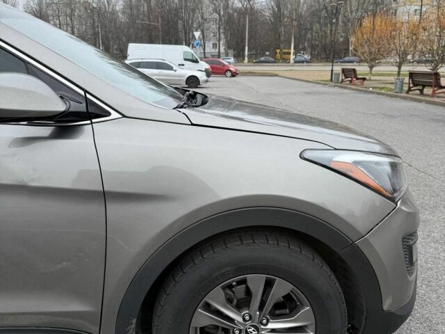 Серый Хендай Санта Фе, объемом двигателя 2.4 л и пробегом 168 тыс. км за 8500 $, фото 4 на Automoto.ua