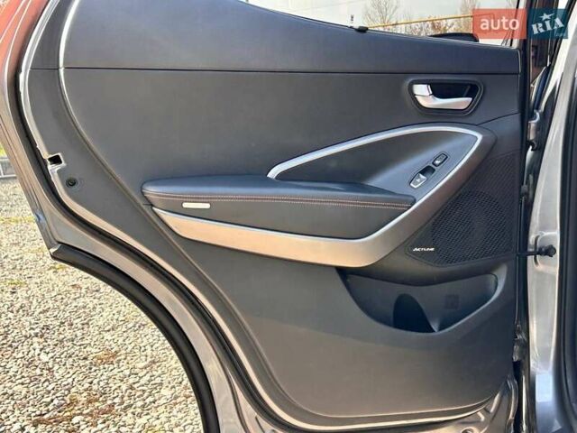 Серый Хендай Санта Фе, объемом двигателя 2 л и пробегом 129 тыс. км за 19000 $, фото 29 на Automoto.ua