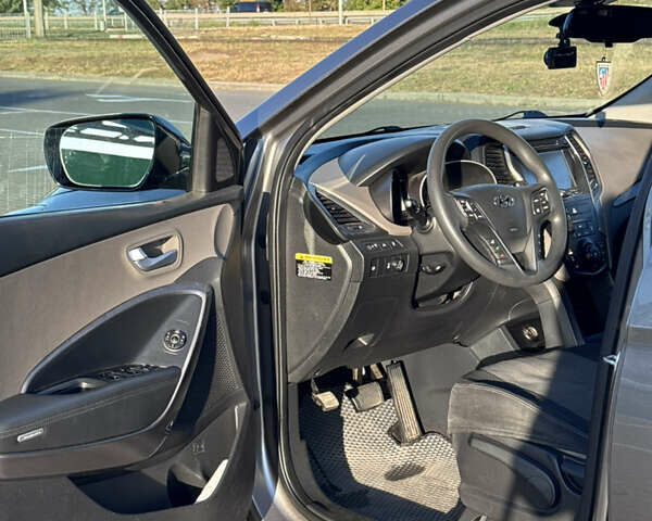 Серый Хендай Санта Фе, объемом двигателя 2.36 л и пробегом 110 тыс. км за 14200 $, фото 10 на Automoto.ua