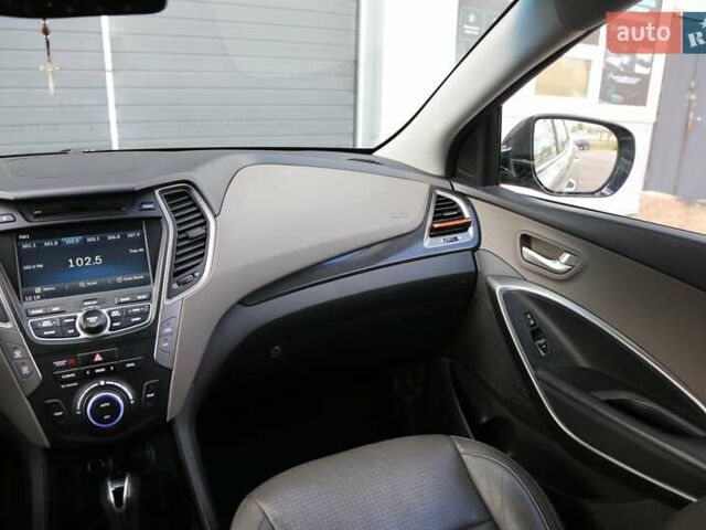 Серый Хендай Санта Фе, объемом двигателя 2.36 л и пробегом 144 тыс. км за 15600 $, фото 12 на Automoto.ua