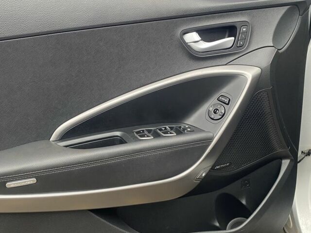 Серый Хендай Санта Фе, объемом двигателя 2 л и пробегом 174 тыс. км за 17990 $, фото 5 на Automoto.ua