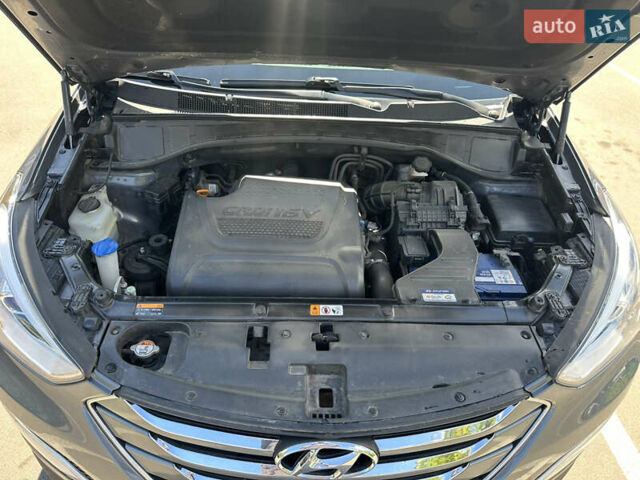 Серый Хендай Санта Фе, объемом двигателя 2.2 л и пробегом 190 тыс. км за 19500 $, фото 16 на Automoto.ua