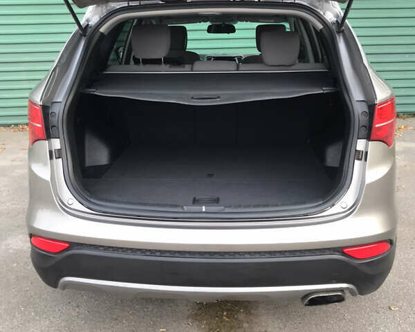 Серый Хендай Санта Фе, объемом двигателя 2.36 л и пробегом 165 тыс. км за 16000 $, фото 6 на Automoto.ua