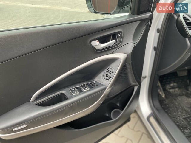 Серый Хендай Санта Фе, объемом двигателя 2.36 л и пробегом 219 тыс. км за 13800 $, фото 11 на Automoto.ua