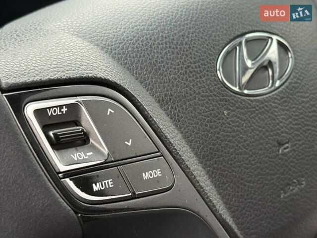 Сірий Хендай Санта Фе, об'ємом двигуна 2.2 л та пробігом 185 тис. км за 17750 $, фото 57 на Automoto.ua