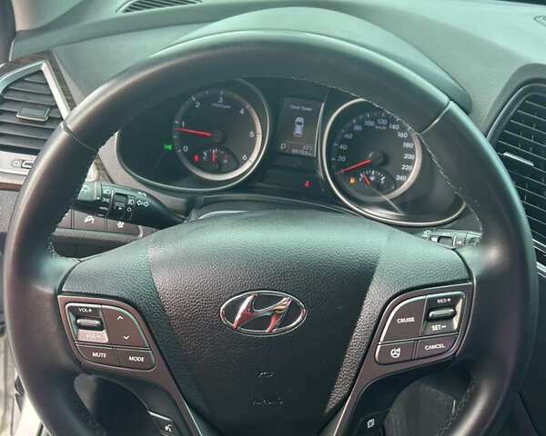 Серый Хендай Санта Фе, объемом двигателя 2 л и пробегом 93 тыс. км за 17204 $, фото 9 на Automoto.ua