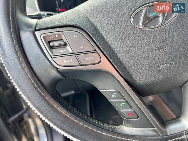 Серый Хендай Санта Фе, объемом двигателя 2 л и пробегом 129 тыс. км за 19000 $, фото 21 на Automoto.ua