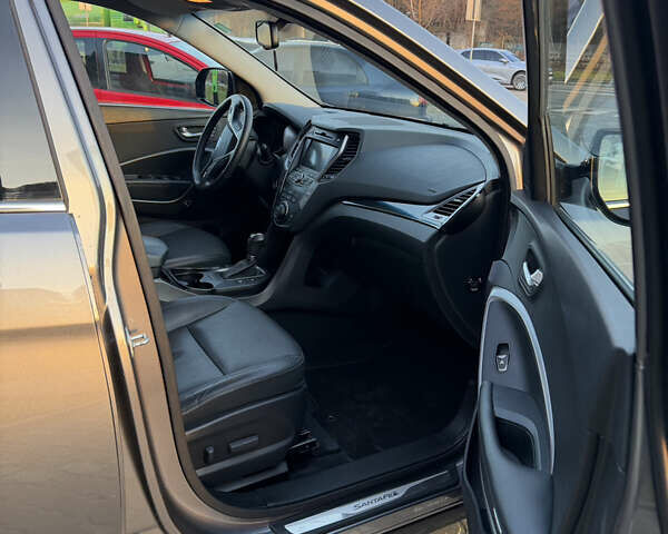 Серый Хендай Санта Фе, объемом двигателя 2.2 л и пробегом 188 тыс. км за 17899 $, фото 12 на Automoto.ua