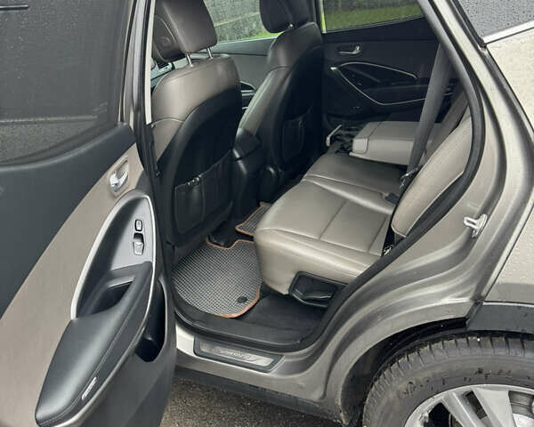 Сірий Хендай Санта Фе, об'ємом двигуна 2 л та пробігом 154 тис. км за 15500 $, фото 8 на Automoto.ua