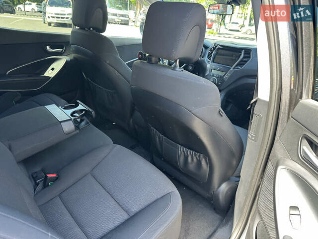 Серый Хендай Санта Фе, объемом двигателя 2.2 л и пробегом 190 тыс. км за 19500 $, фото 12 на Automoto.ua