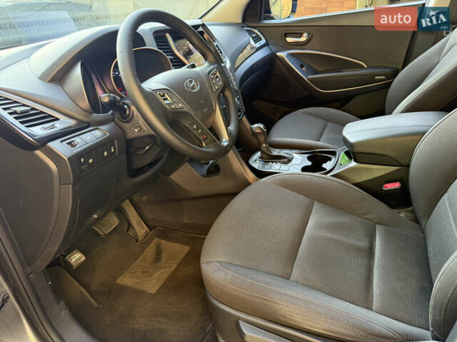 Серый Хендай Санта Фе, объемом двигателя 2.2 л и пробегом 190 тыс. км за 19500 $, фото 9 на Automoto.ua