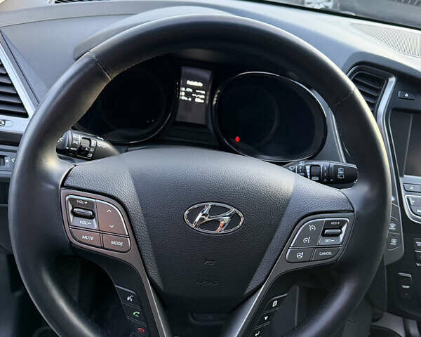 Серый Хендай Санта Фе, объемом двигателя 2.2 л и пробегом 188 тыс. км за 17899 $, фото 30 на Automoto.ua