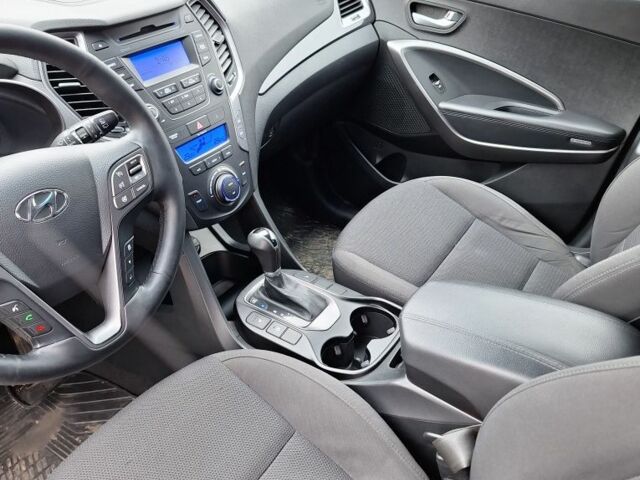 Сірий Хендай Санта Фе, об'ємом двигуна 2.2 л та пробігом 223 тис. км за 17300 $, фото 2 на Automoto.ua