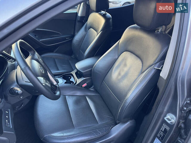 Серый Хендай Санта Фе, объемом двигателя 2.2 л и пробегом 203 тыс. км за 16500 $, фото 14 на Automoto.ua