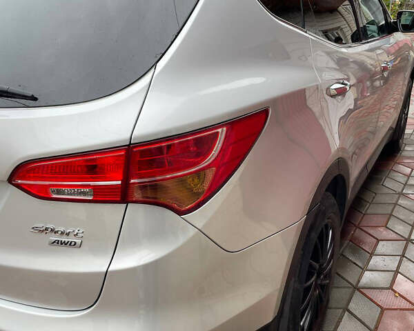 Серый Хендай Санта Фе, объемом двигателя 2.36 л и пробегом 113 тыс. км за 17000 $, фото 4 на Automoto.ua