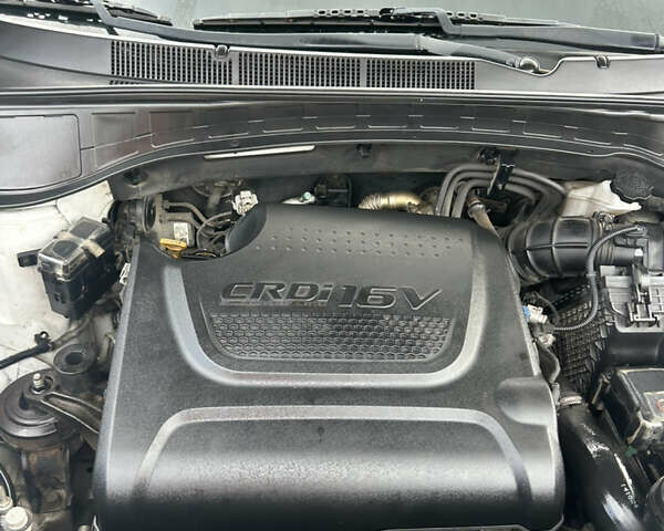 Серый Хендай Санта Фе, объемом двигателя 2 л и пробегом 93 тыс. км за 17204 $, фото 13 на Automoto.ua