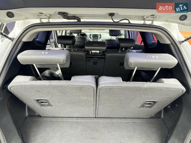 Серый Хендай Санта Фе, объемом двигателя 2 л и пробегом 281 тыс. км за 16600 $, фото 11 на Automoto.ua