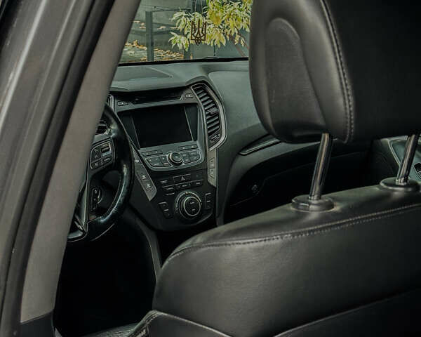 Сірий Хендай Санта Фе, об'ємом двигуна 2.36 л та пробігом 150 тис. км за 14900 $, фото 24 на Automoto.ua