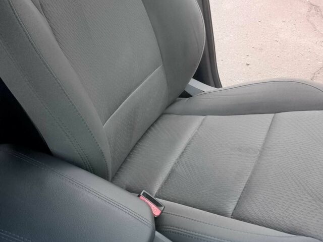 Серый Хендай Санта Фе, объемом двигателя 2.4 л и пробегом 147 тыс. км за 14700 $, фото 8 на Automoto.ua