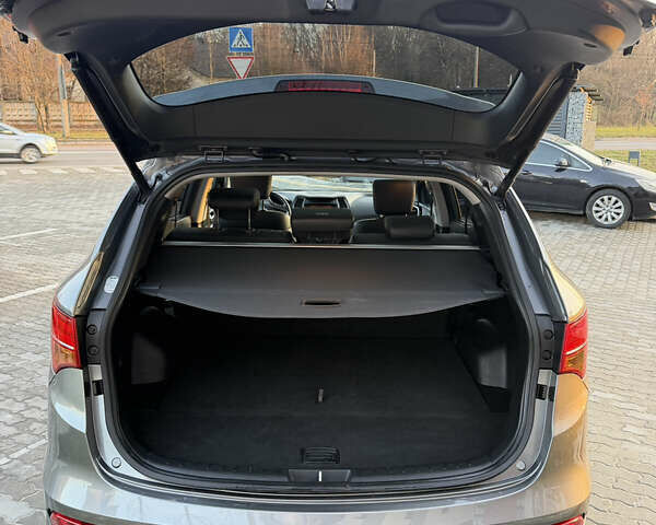 Серый Хендай Санта Фе, объемом двигателя 2.2 л и пробегом 188 тыс. км за 17899 $, фото 11 на Automoto.ua