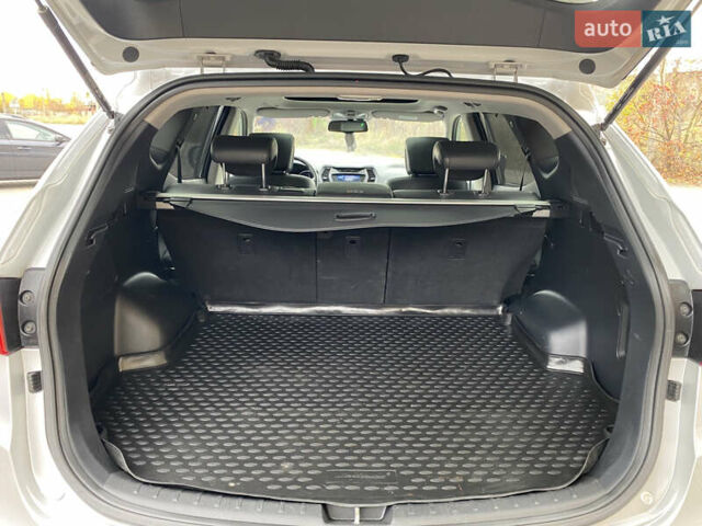 Серый Хендай Санта Фе, объемом двигателя 2.36 л и пробегом 219 тыс. км за 13800 $, фото 26 на Automoto.ua