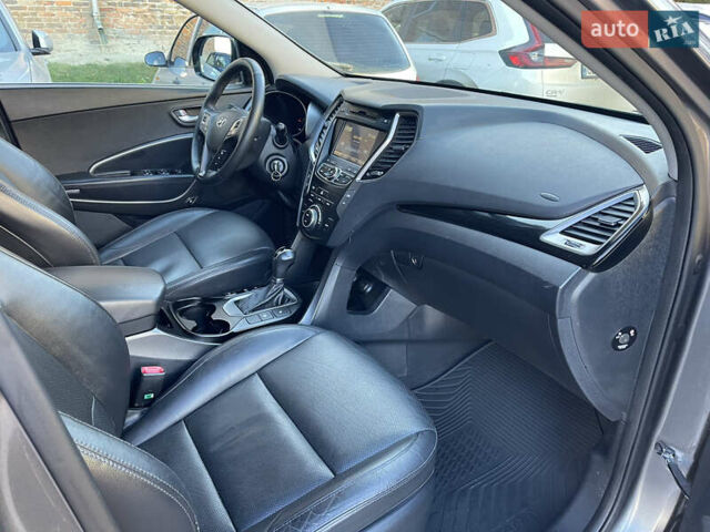 Серый Хендай Санта Фе, объемом двигателя 2.2 л и пробегом 203 тыс. км за 16500 $, фото 9 на Automoto.ua