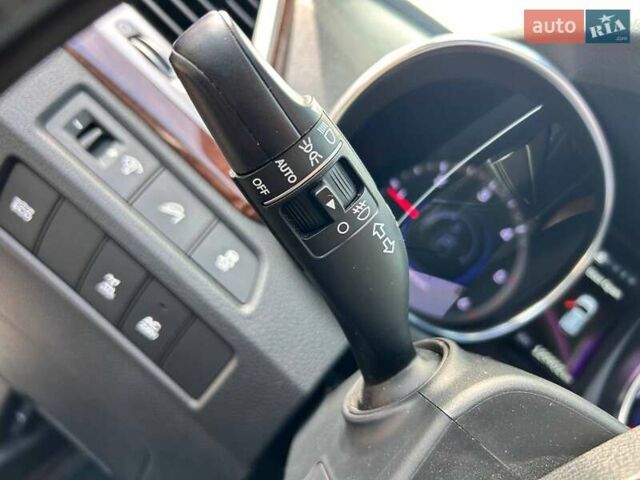 Серый Хендай Санта Фе, объемом двигателя 2 л и пробегом 129 тыс. км за 19000 $, фото 20 на Automoto.ua