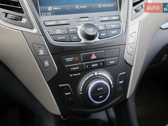 Серый Хендай Санта Фе, объемом двигателя 2.36 л и пробегом 144 тыс. км за 15600 $, фото 18 на Automoto.ua