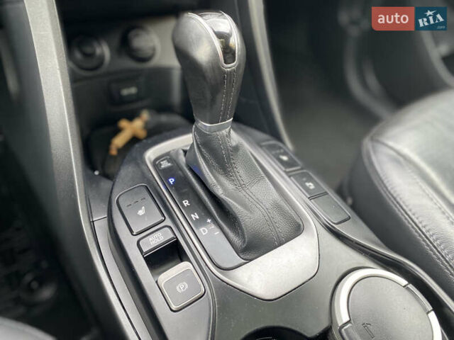 Серый Хендай Санта Фе, объемом двигателя 2.36 л и пробегом 219 тыс. км за 13800 $, фото 15 на Automoto.ua