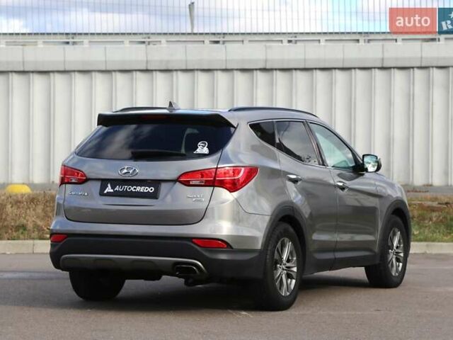 Серый Хендай Санта Фе, объемом двигателя 2.36 л и пробегом 144 тыс. км за 15600 $, фото 3 на Automoto.ua