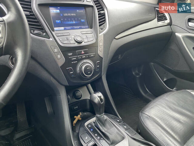 Серый Хендай Санта Фе, объемом двигателя 2.36 л и пробегом 219 тыс. км за 13800 $, фото 14 на Automoto.ua