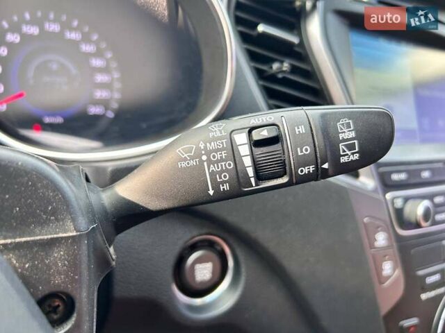 Серый Хендай Санта Фе, объемом двигателя 2 л и пробегом 129 тыс. км за 19000 $, фото 22 на Automoto.ua