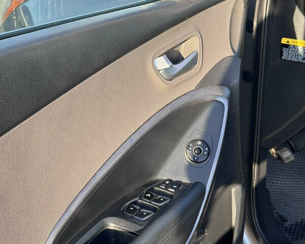 Серый Хендай Санта Фе, объемом двигателя 2.36 л и пробегом 110 тыс. км за 14200 $, фото 6 на Automoto.ua