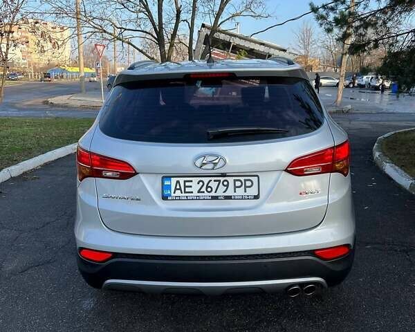 Серый Хендай Санта Фе, объемом двигателя 2 л и пробегом 247 тыс. км за 15500 $, фото 9 на Automoto.ua