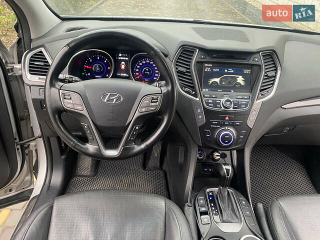 Серый Хендай Санта Фе, объемом двигателя 2 л и пробегом 173 тыс. км за 18200 $, фото 4 на Automoto.ua