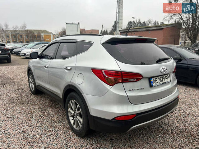Серый Хендай Санта Фе, объемом двигателя 2 л и пробегом 247 тыс. км за 16500 $, фото 4 на Automoto.ua
