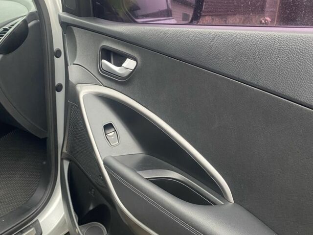 Серый Хендай Санта Фе, объемом двигателя 2 л и пробегом 174 тыс. км за 17990 $, фото 7 на Automoto.ua