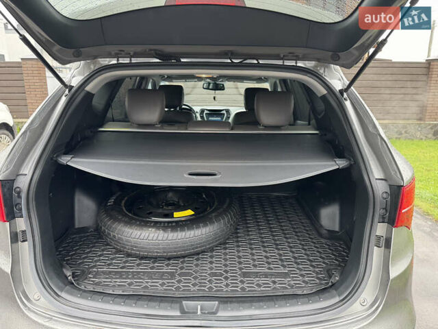 Сірий Хендай Санта Фе, об'ємом двигуна 2 л та пробігом 154 тис. км за 15500 $, фото 11 на Automoto.ua