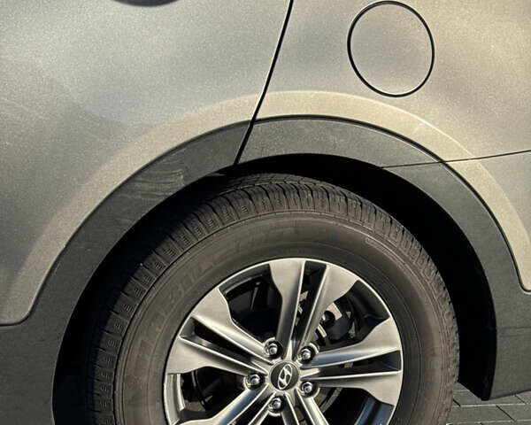 Серый Хендай Санта Фе, объемом двигателя 2.36 л и пробегом 110 тыс. км за 14200 $, фото 13 на Automoto.ua