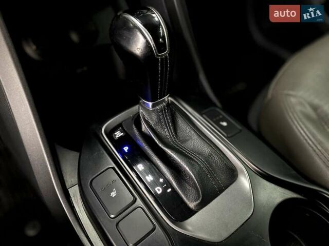 Серый Хендай Санта Фе, объемом двигателя 2 л и пробегом 130 тыс. км за 14700 $, фото 50 на Automoto.ua