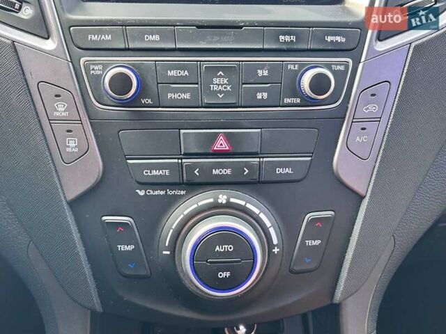 Серый Хендай Санта Фе, объемом двигателя 2 л и пробегом 129 тыс. км за 19700 $, фото 27 на Automoto.ua