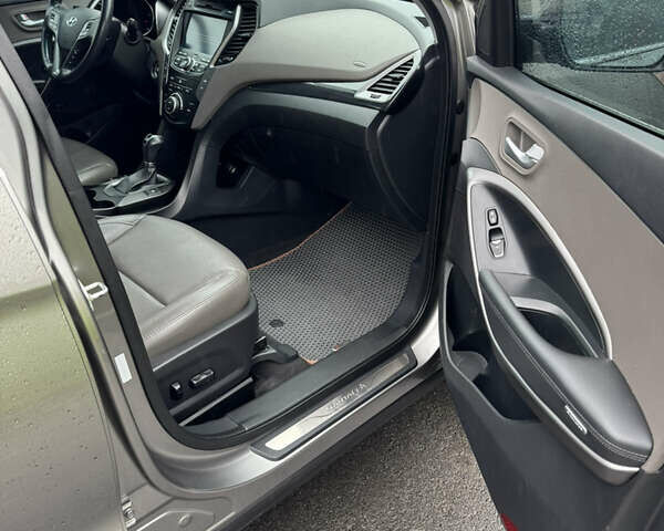 Сірий Хендай Санта Фе, об'ємом двигуна 2 л та пробігом 154 тис. км за 15500 $, фото 9 на Automoto.ua