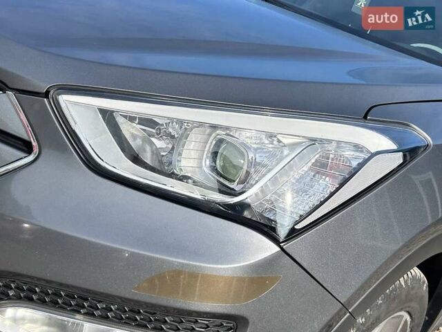 Серый Хендай Санта Фе, объемом двигателя 2 л и пробегом 129 тыс. км за 19000 $, фото 8 на Automoto.ua